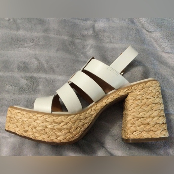 Lisa Vicky Just Strappy Platform White Sandals Size 8.5 M - Picture 9 of 12